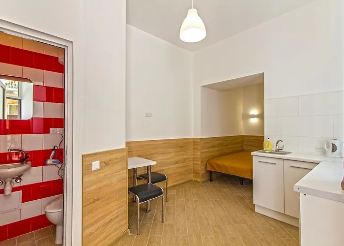 невеликі біля форуму з ремонтом за доступною ціною Lviv